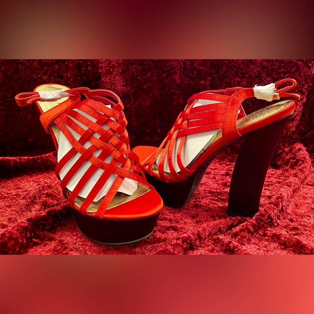 BNIB LILIANA VIVICA-1 Satin Strappy Platform Heels Size 10 Red